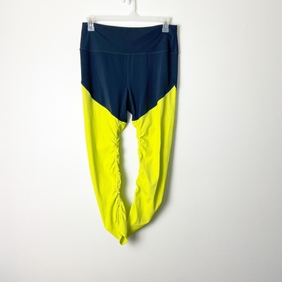 ZYIA ACTIVE • Women’s Storm Parallel Luxe Hi Rise 7/8 Legging Grey/Neon Yellow - Picture 4 of 9